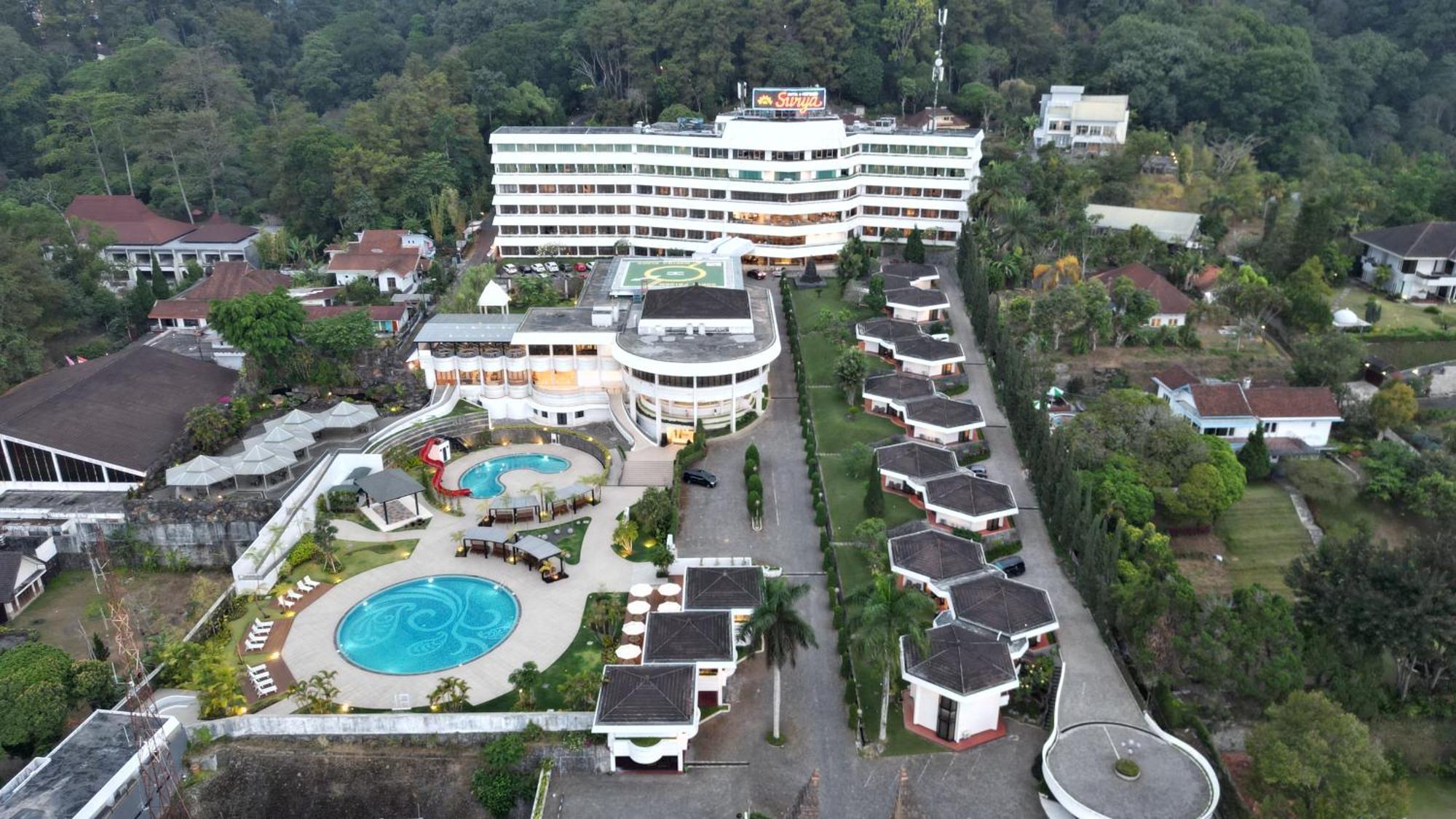 Surya Hotel & Cottages Prigen Εξωτερικό φωτογραφία