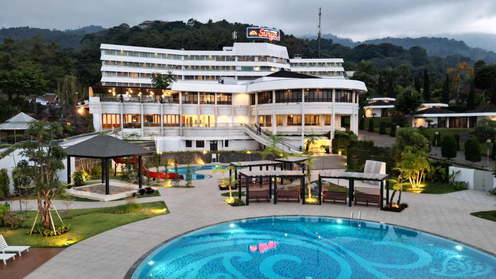 Surya Hotel & Cottages Prigen Εξωτερικό φωτογραφία
