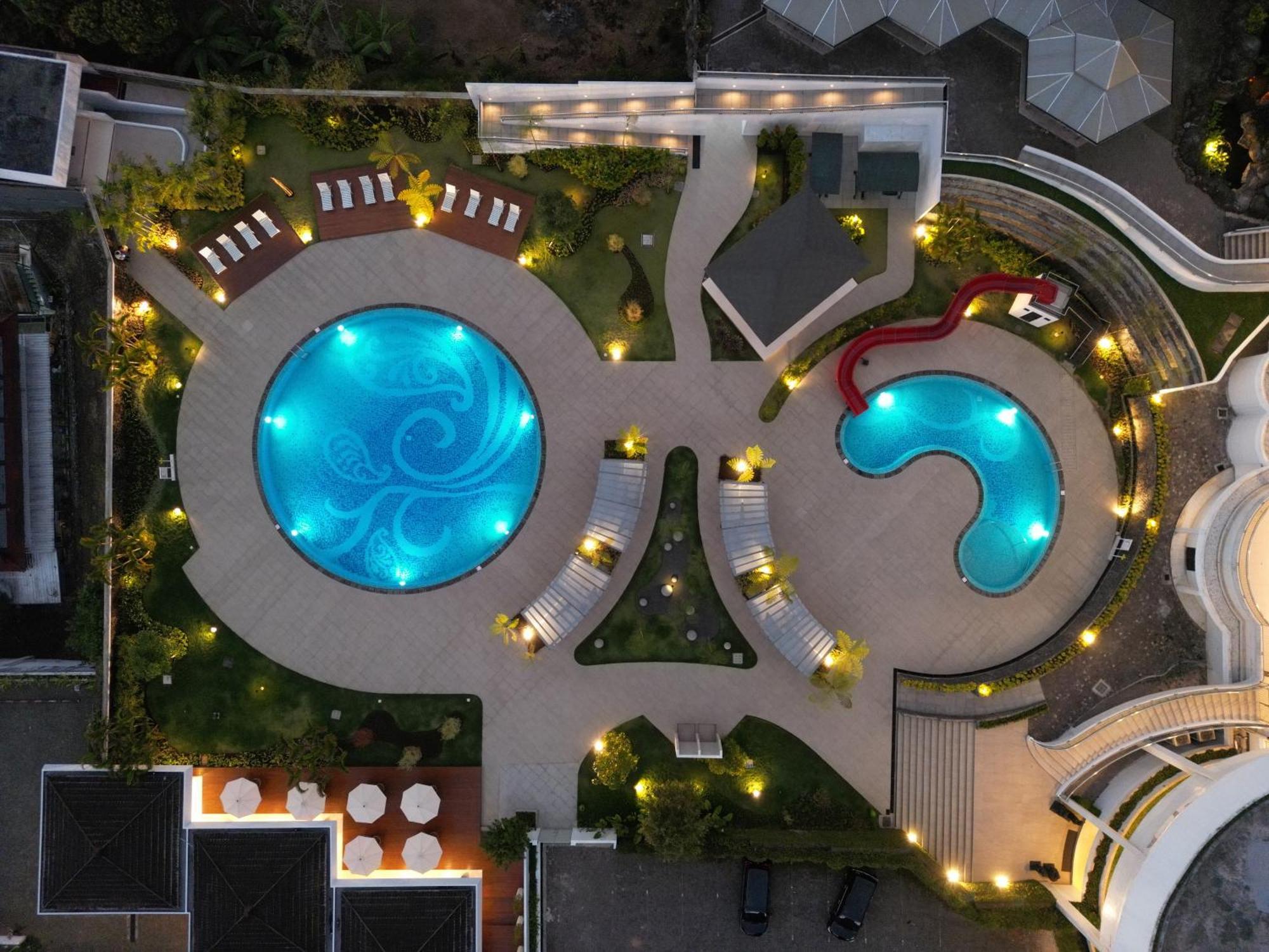 Surya Hotel & Cottages Prigen Εξωτερικό φωτογραφία