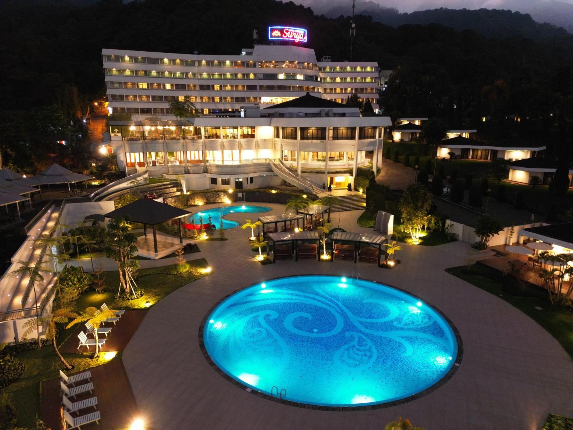 Surya Hotel & Cottages Prigen Εξωτερικό φωτογραφία