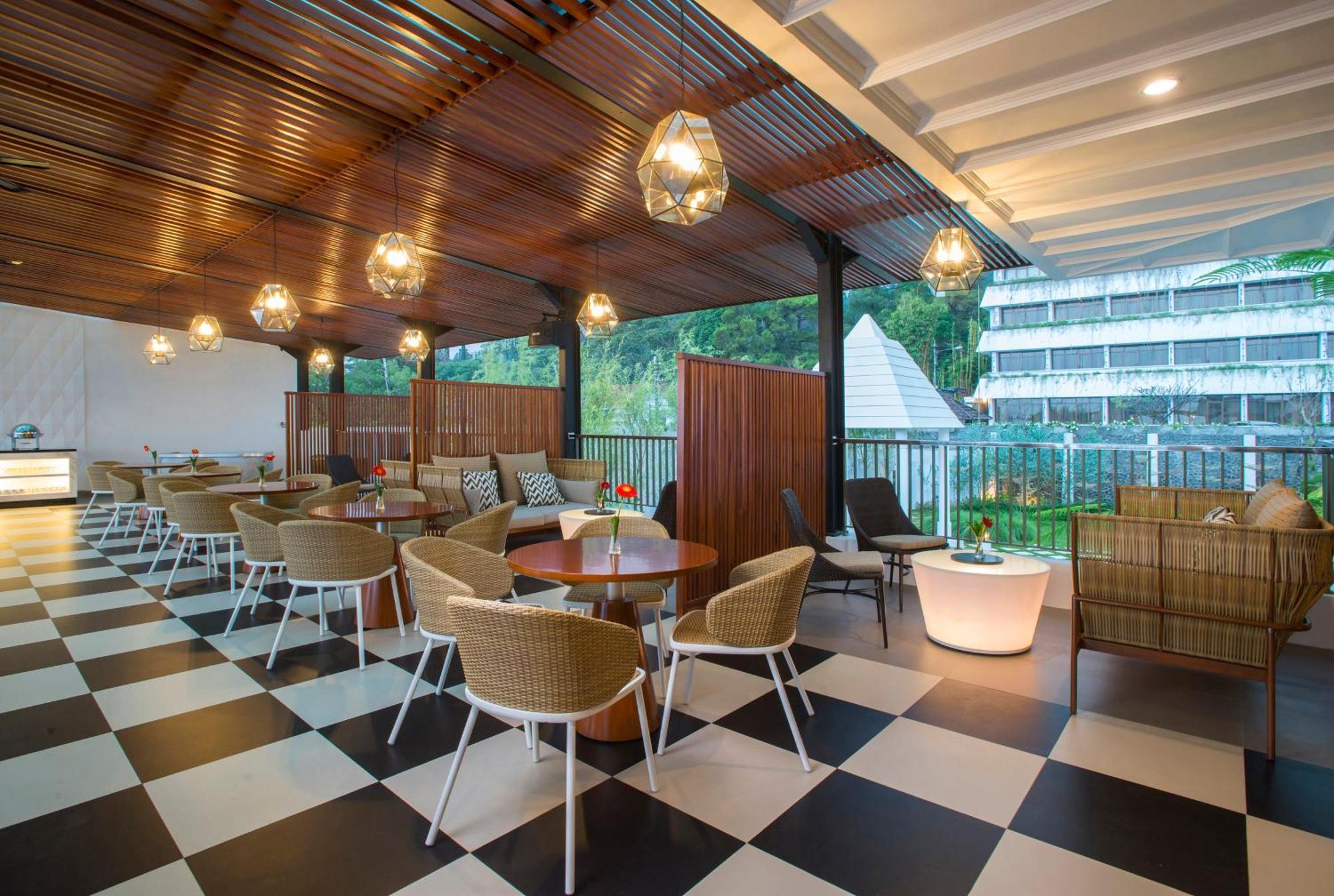 Surya Hotel & Cottages Prigen Εξωτερικό φωτογραφία