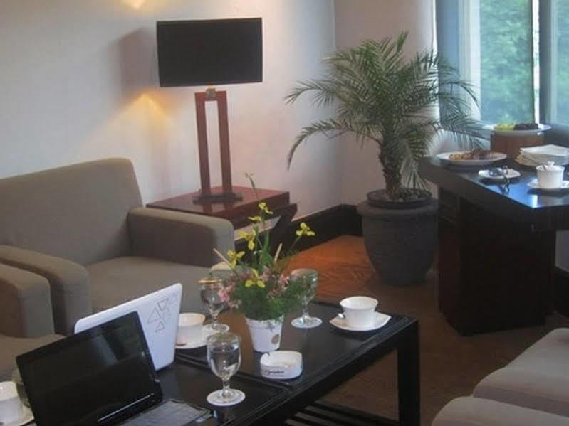 Surya Hotel & Cottages Prigen Εξωτερικό φωτογραφία